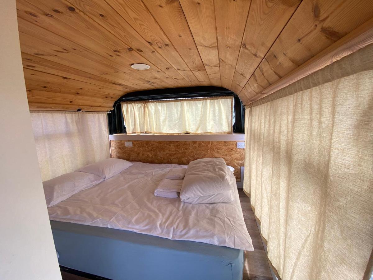 The Bus Majdal Shams Exterior foto